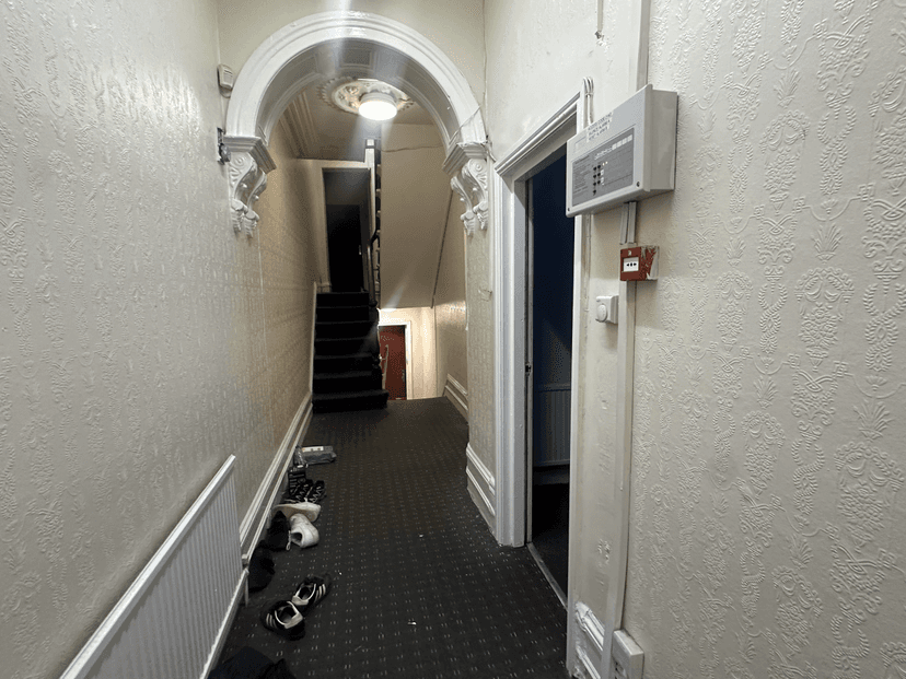 8 BEDROOM BIG PROPERTY - Image 6