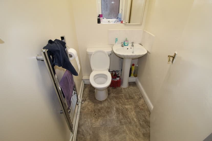 64 CARDIGAN ROAD - Image 11