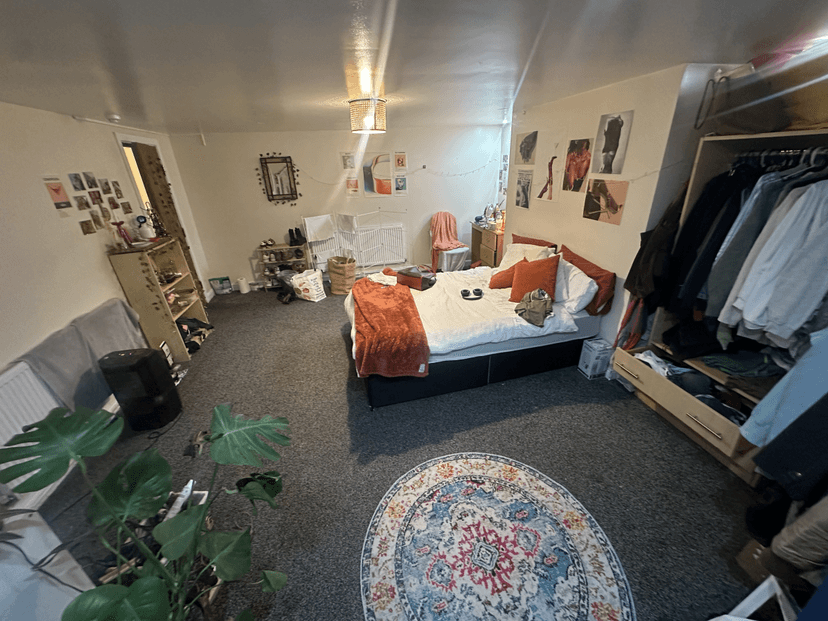 8 BEDROOM BIG PROPERTY - Image 4