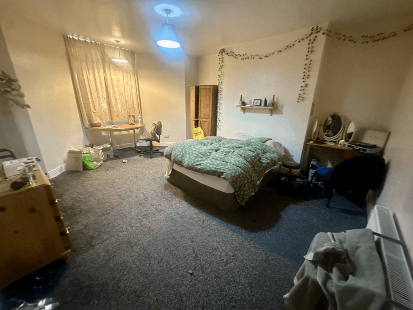 SUPERB 10 BED 2 KITCHENS 4 SHOWERS - Image 8