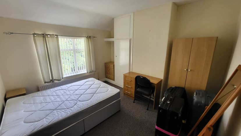 Parrswood Road - Image 9