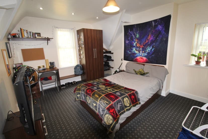 236 Kirkstall Lane, Leeds - Image 9