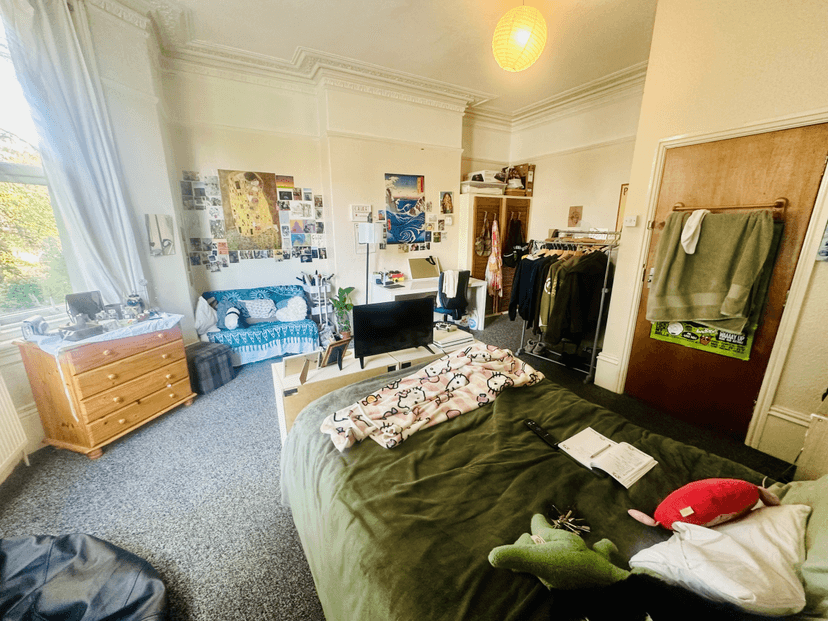 SUPERB 10 BED 2 KITCHENS 4 SHOWERS - Image 5