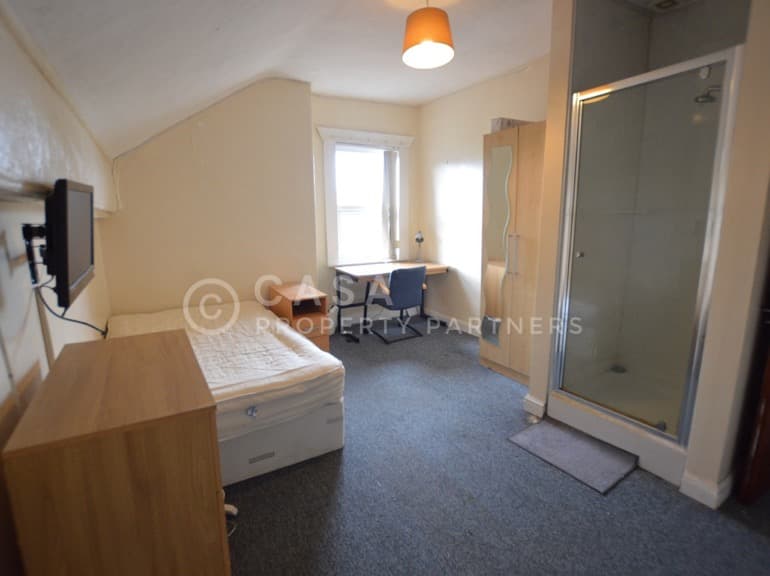 68 CARDIGAN ROAD - Image 3