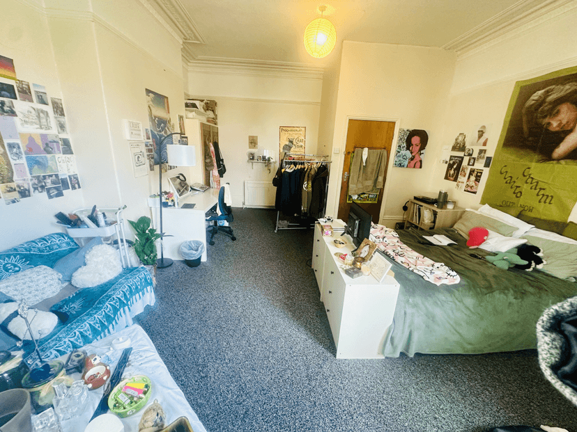 SUPERB 10 BED 2 KITCHENS 4 SHOWERS - Image 6