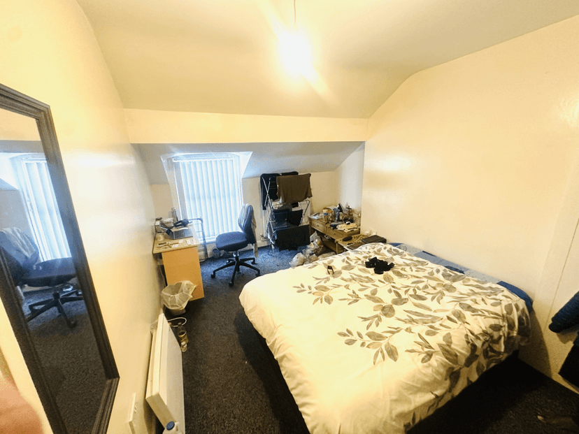 BIG 9 BED PROPERTY IN HEADINGLEY - Image 9