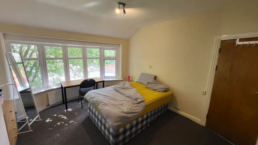 Parrswood Road - Image 6