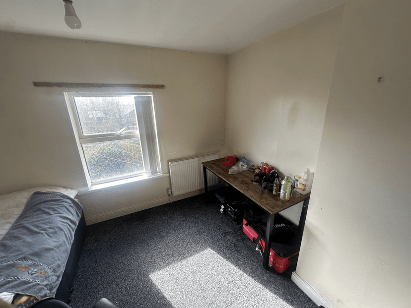 BIG 9 BED PROPERTY IN HEADINGLEY - Image 11