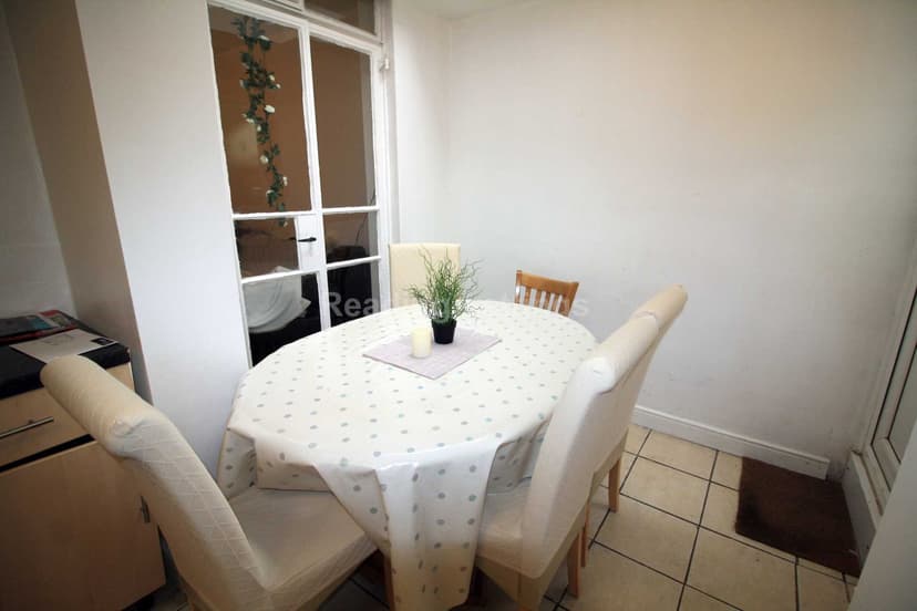 DE BEAUVOIR ROAD - Image 6