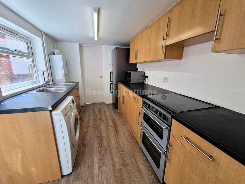 CARNARVON ROAD - Image 4